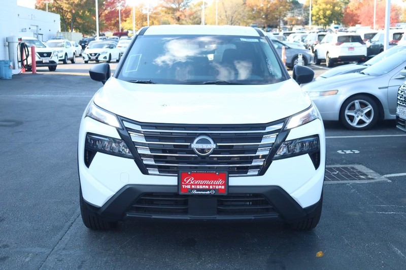 Nissan Rogue Vehicle Image 04