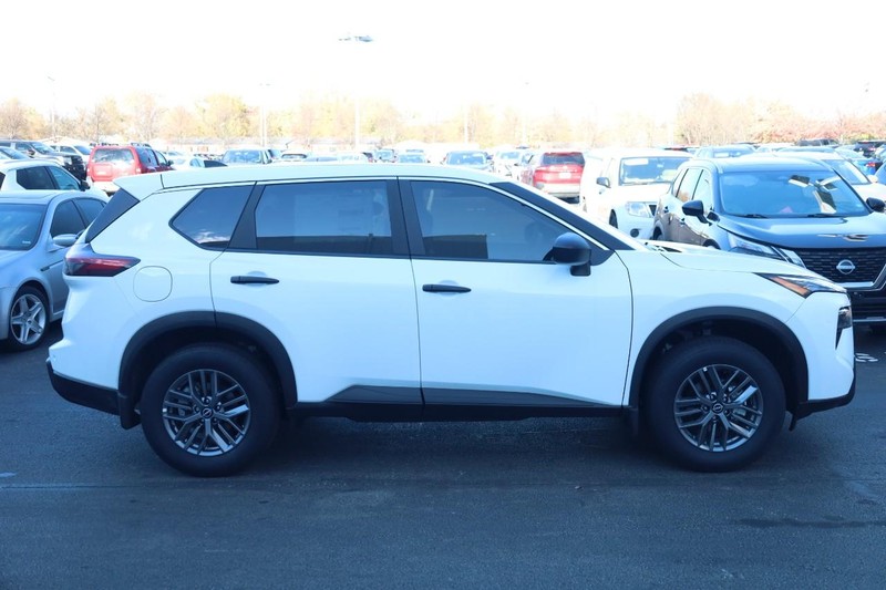 Nissan Rogue Vehicle Image 05