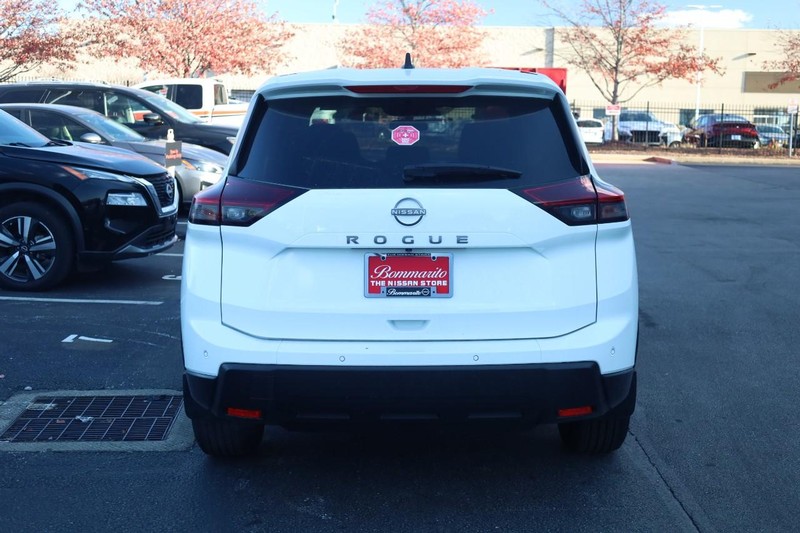 Nissan Rogue Vehicle Image 06