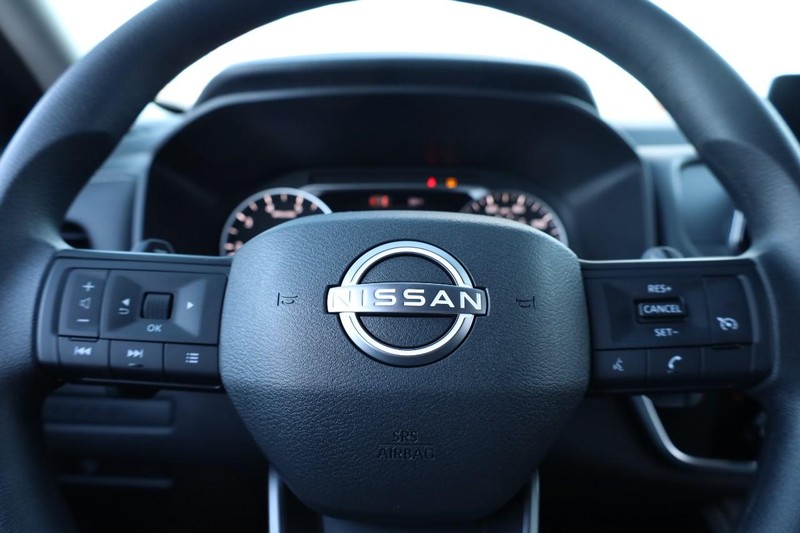 Nissan Rogue Vehicle Image 09