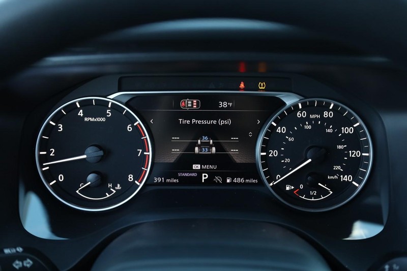 Nissan Rogue Vehicle Image 10