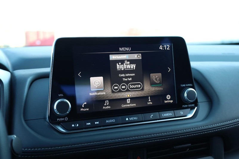 Nissan Rogue Vehicle Image 11