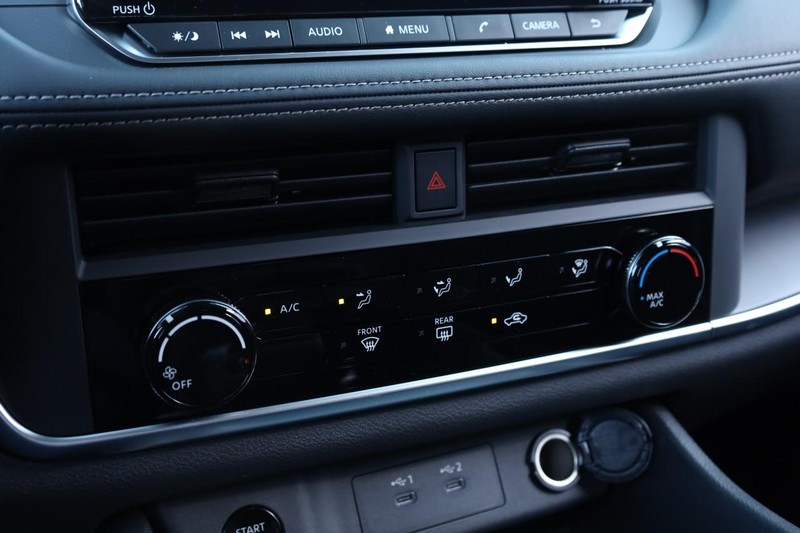 Nissan Rogue Vehicle Image 13