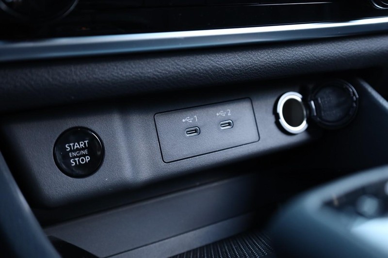 Nissan Rogue Vehicle Image 14