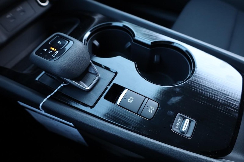 Nissan Rogue Vehicle Image 15