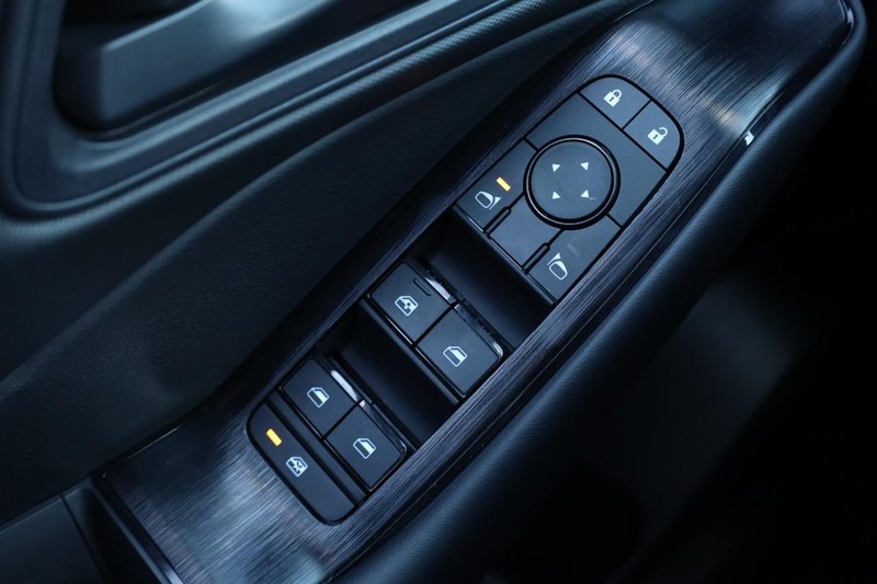 Nissan Rogue Vehicle Image 17