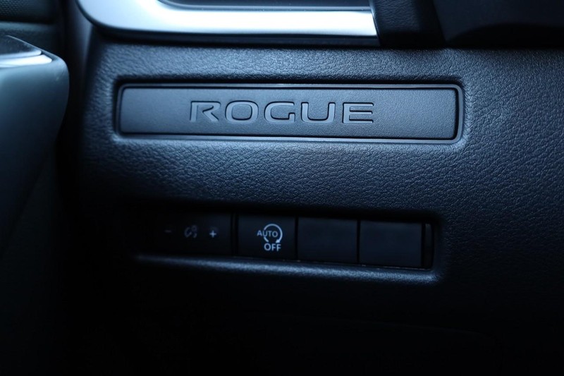 Nissan Rogue Vehicle Image 18