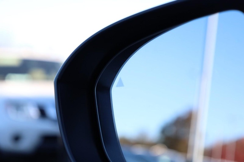 Nissan Rogue Vehicle Image 19