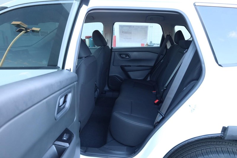 Nissan Rogue Vehicle Image 20