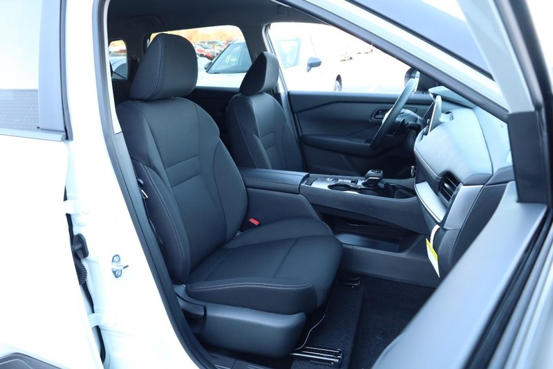 Nissan Rogue Vehicle Image 23