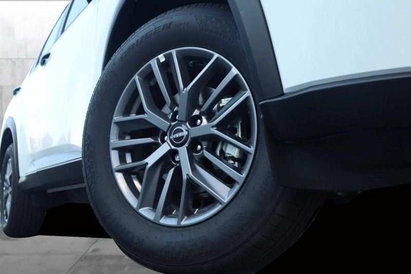 Nissan Rogue Vehicle Image 27