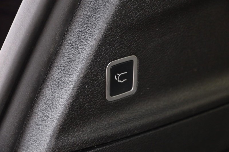 Chrysler Pacifica Vehicle Full-screen Gallery Image 08