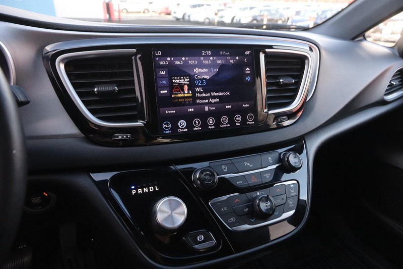 Chrysler Pacifica Vehicle Full-screen Gallery Image 17