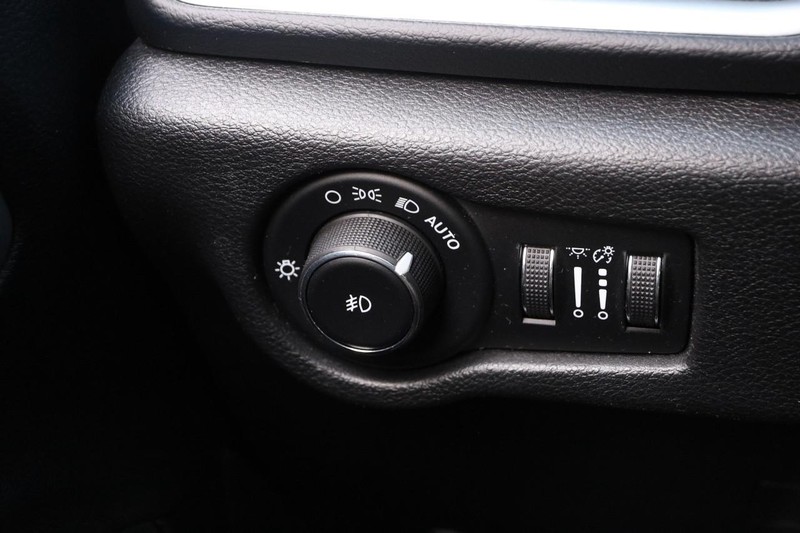 Chrysler Pacifica Vehicle Full-screen Gallery Image 20