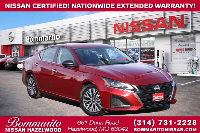 Nissan Altima Vehicle Full-screen Gallery Image 01