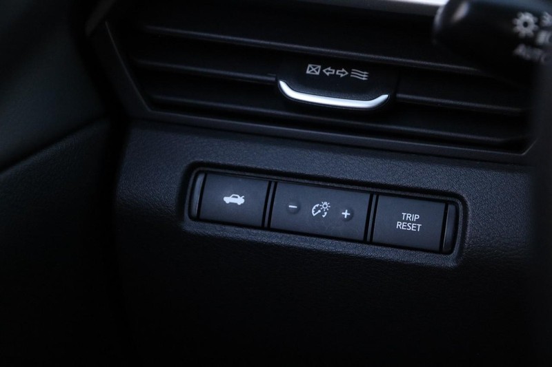 Nissan Altima Vehicle Full-screen Gallery Image 17