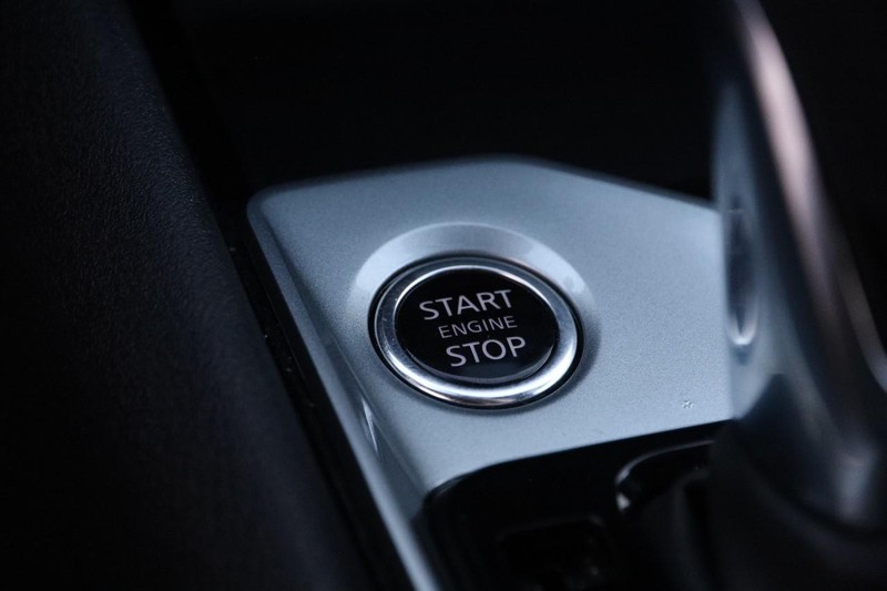 Nissan Altima Vehicle Full-screen Gallery Image 18