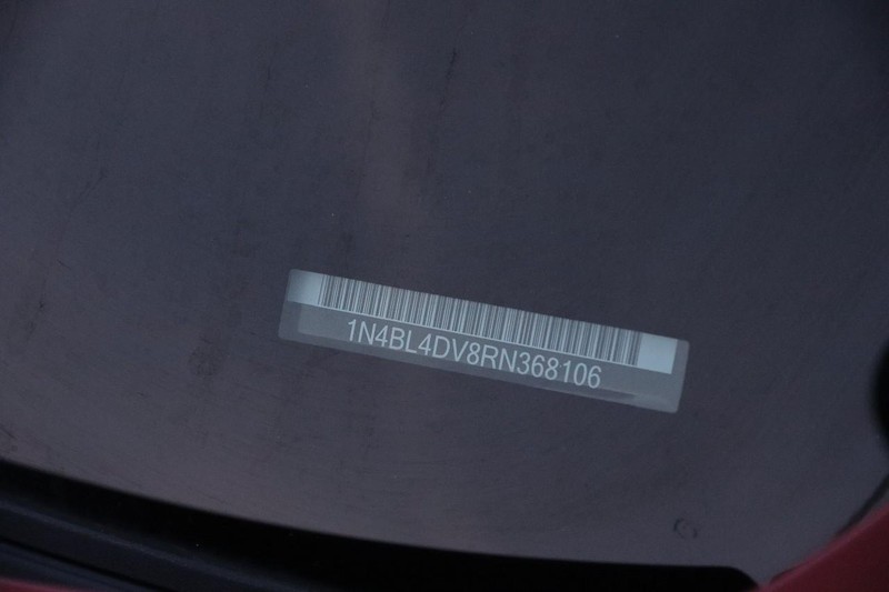 Nissan Altima Vehicle Full-screen Gallery Image 26