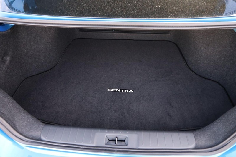 Nissan Sentra Vehicle Image 07