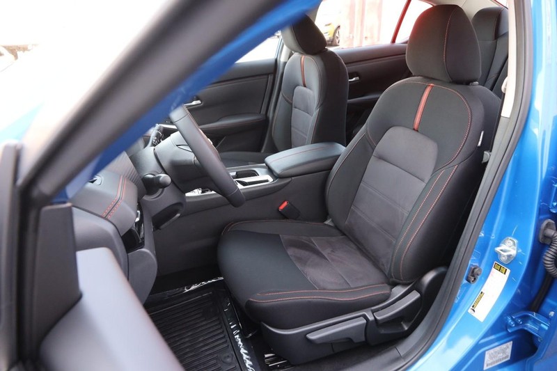 Nissan Sentra Vehicle Image 08