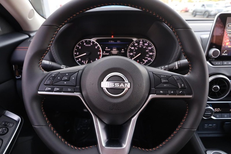 Nissan Sentra Vehicle Image 10