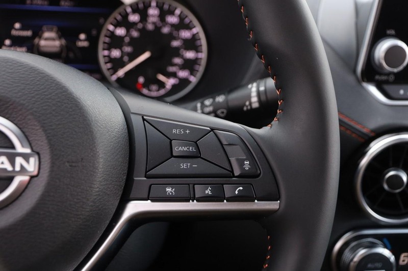 Nissan Sentra Vehicle Image 12