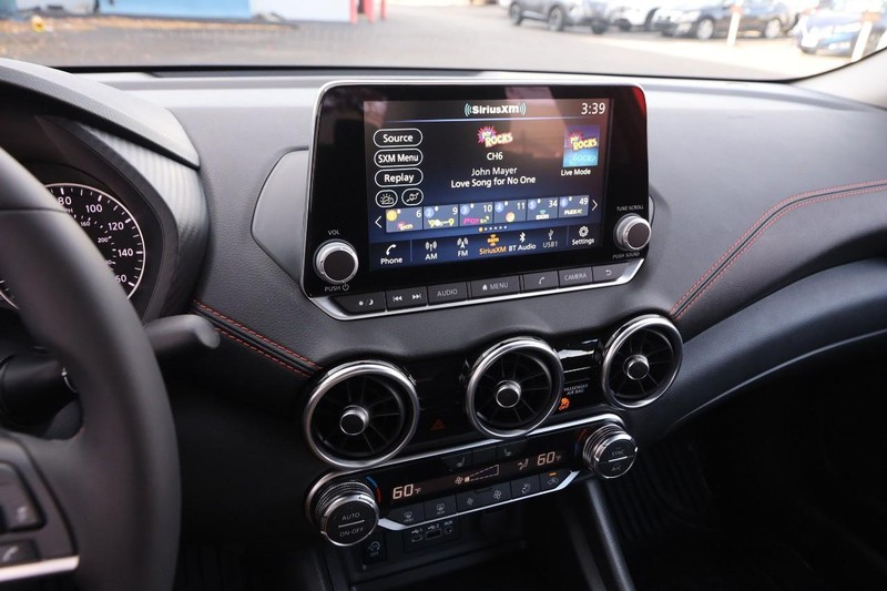 Nissan Sentra Vehicle Image 14