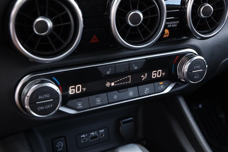 Nissan Sentra Vehicle Image 16