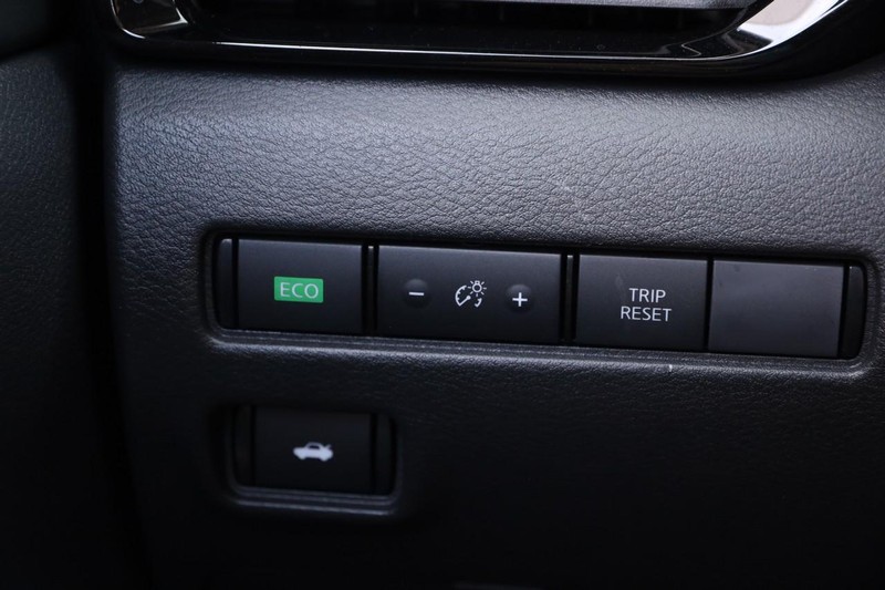 Nissan Sentra Vehicle Image 18