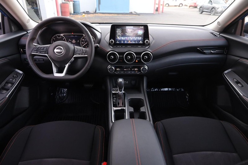 Nissan Sentra Vehicle Image 19