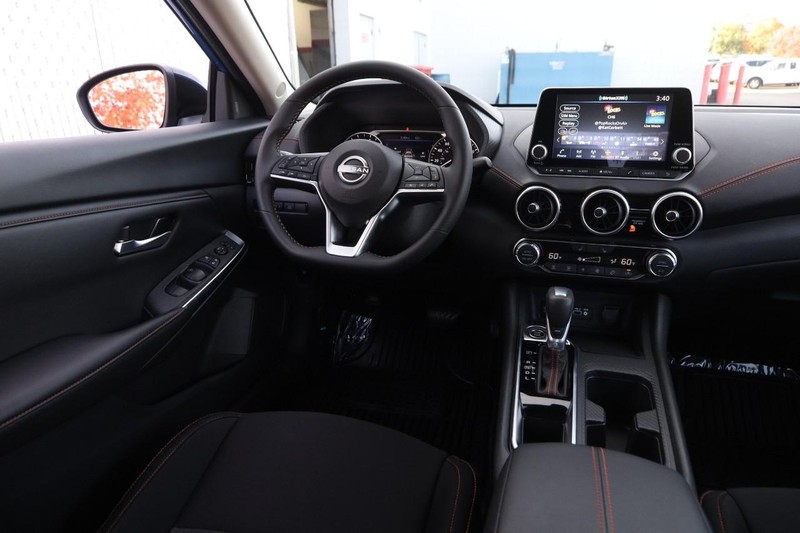 Nissan Sentra Vehicle Image 20