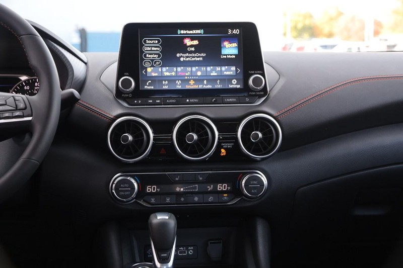 Nissan Sentra Vehicle Image 22