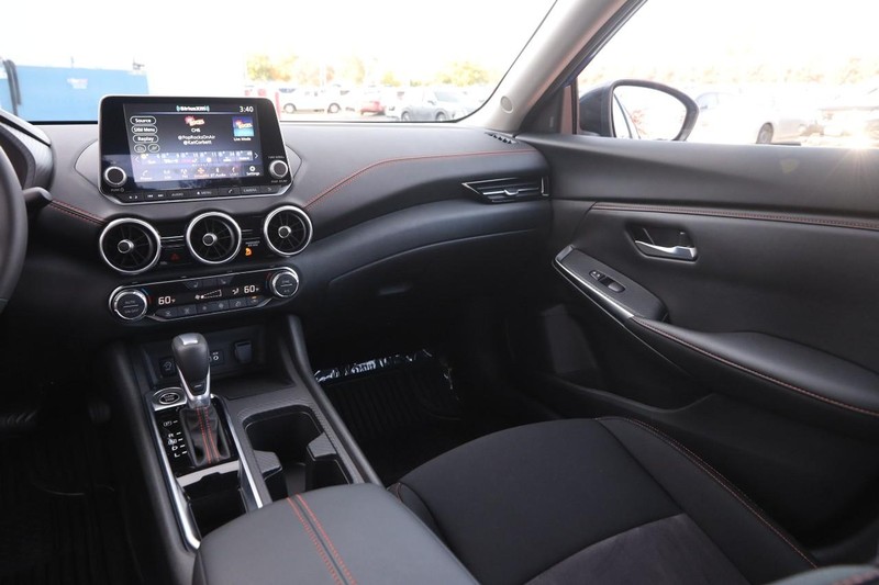 Nissan Sentra Vehicle Image 23