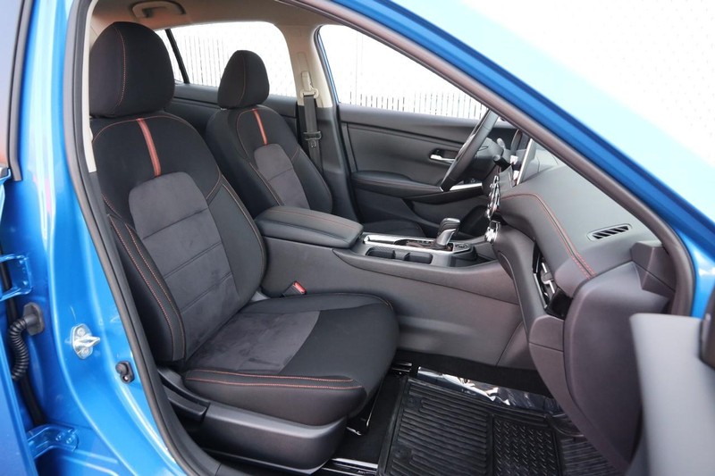 Nissan Sentra Vehicle Image 24