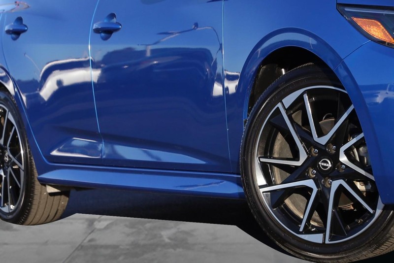 Nissan Sentra Vehicle Image 03