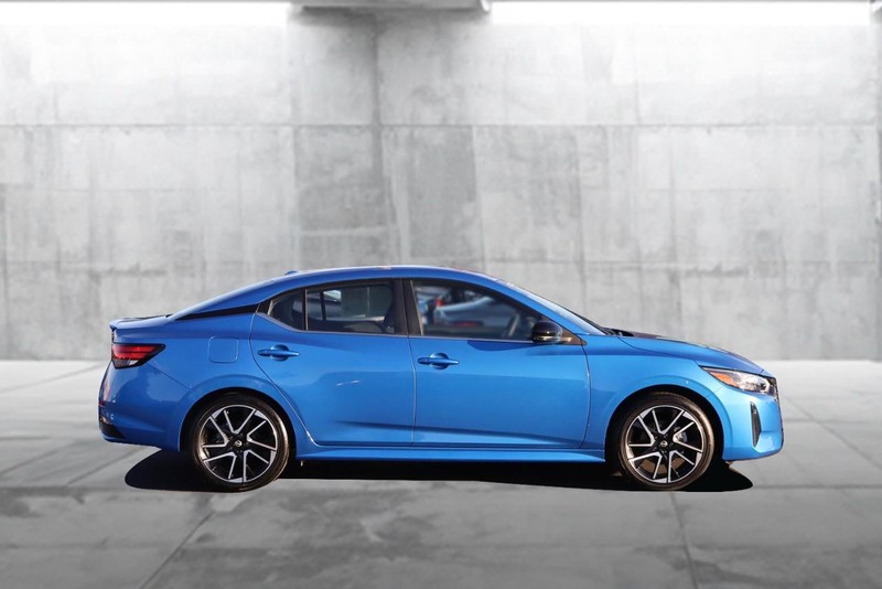 Nissan Sentra Vehicle Image 05