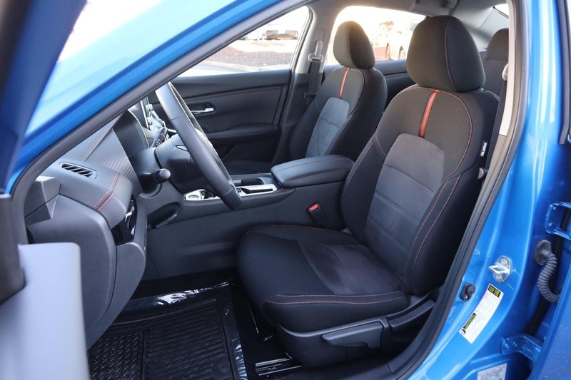 Nissan Sentra Vehicle Image 08