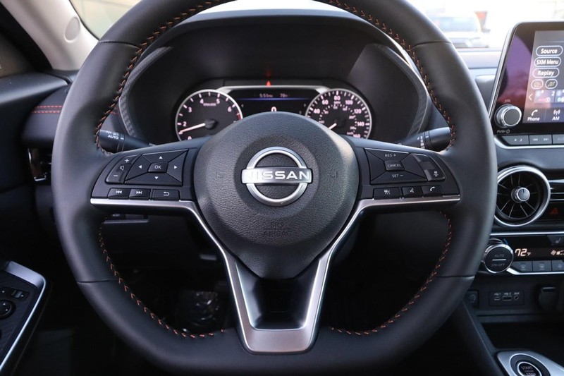 Nissan Sentra Vehicle Image 10