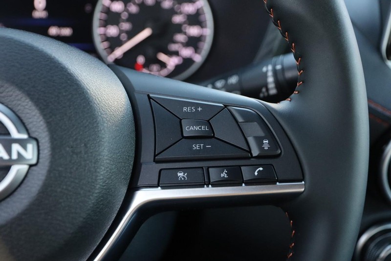 Nissan Sentra Vehicle Image 12