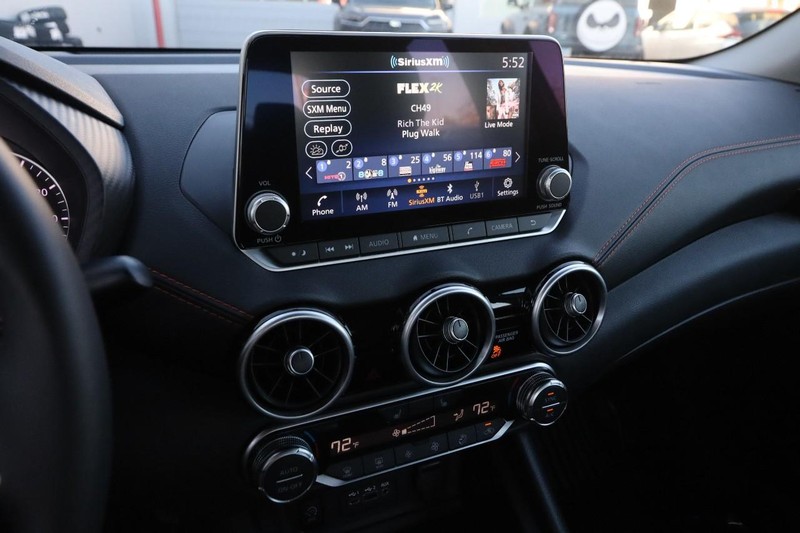 Nissan Sentra Vehicle Image 15