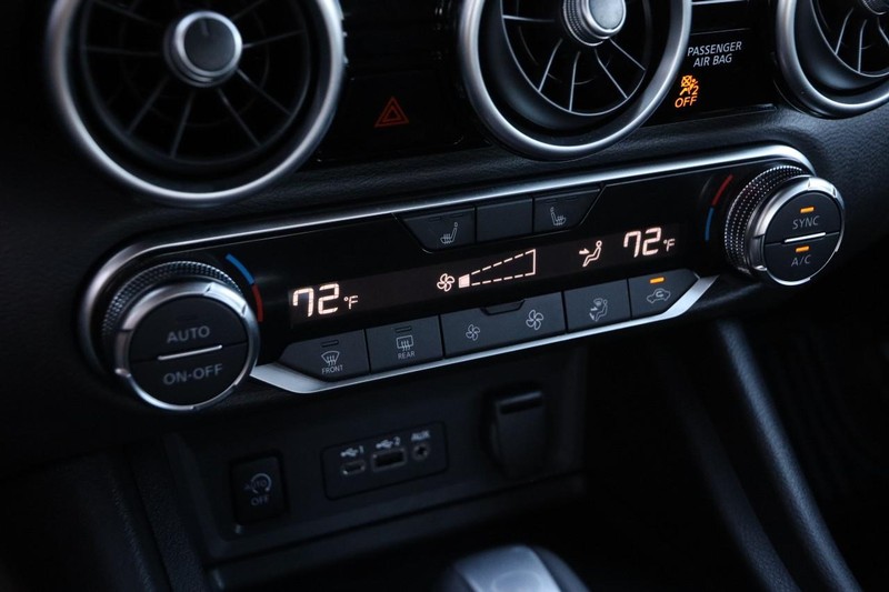 Nissan Sentra Vehicle Image 18