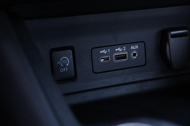 Nissan Sentra Vehicle Image 19