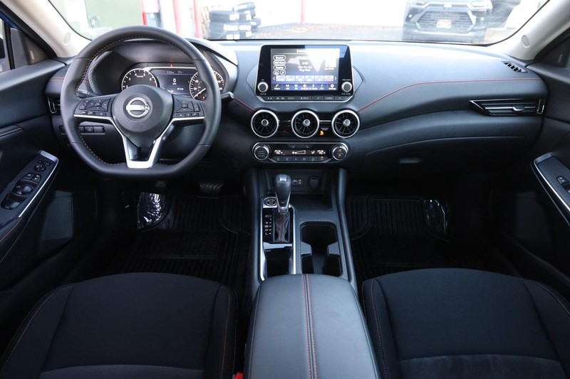 Nissan Sentra Vehicle Image 21