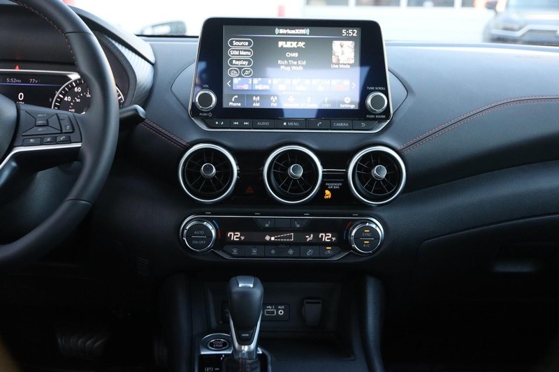 Nissan Sentra Vehicle Image 24