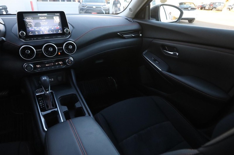 Nissan Sentra Vehicle Image 25