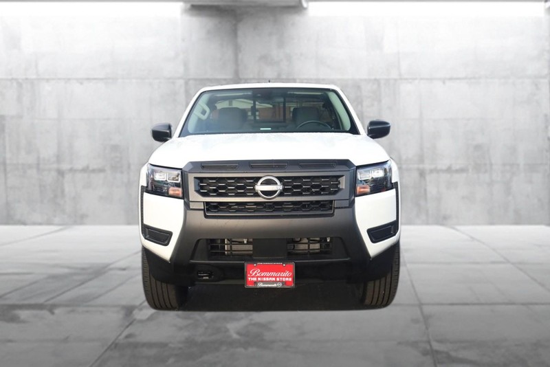 Nissan Frontier Vehicle Full-screen Gallery Image 4
