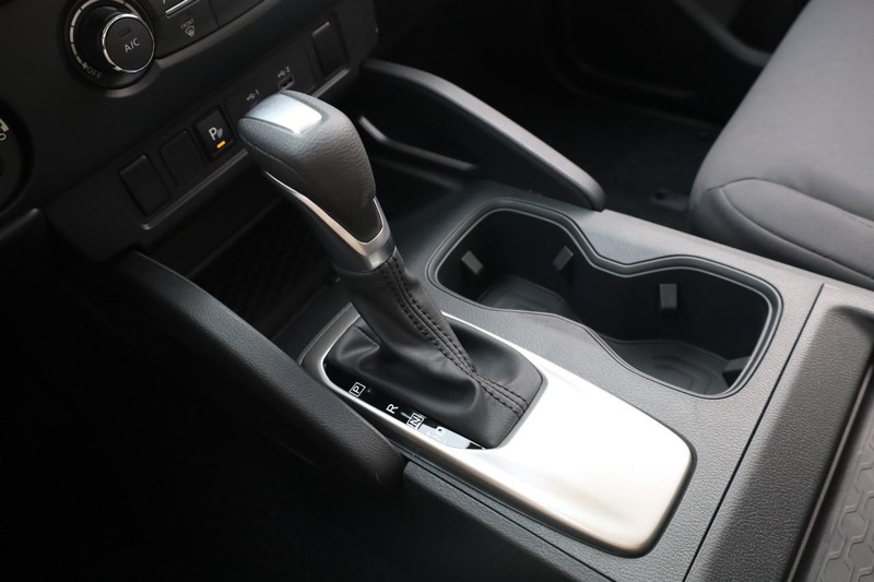 Nissan Frontier Vehicle Full-screen Gallery Image 16