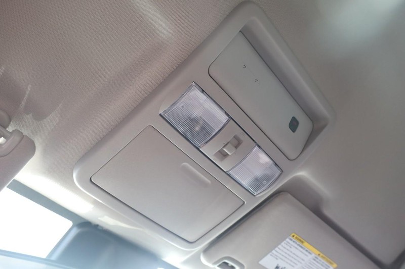 Nissan Frontier Vehicle Full-screen Gallery Image 17