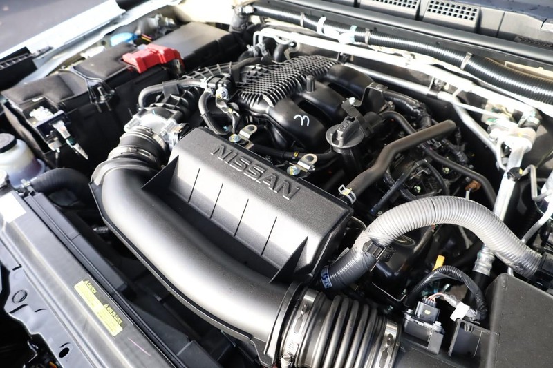 Nissan Frontier Vehicle Full-screen Gallery Image 22