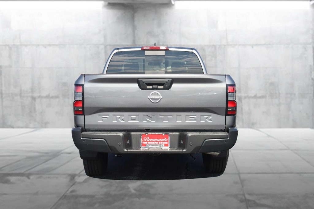 Nissan Frontier Vehicle Image 06